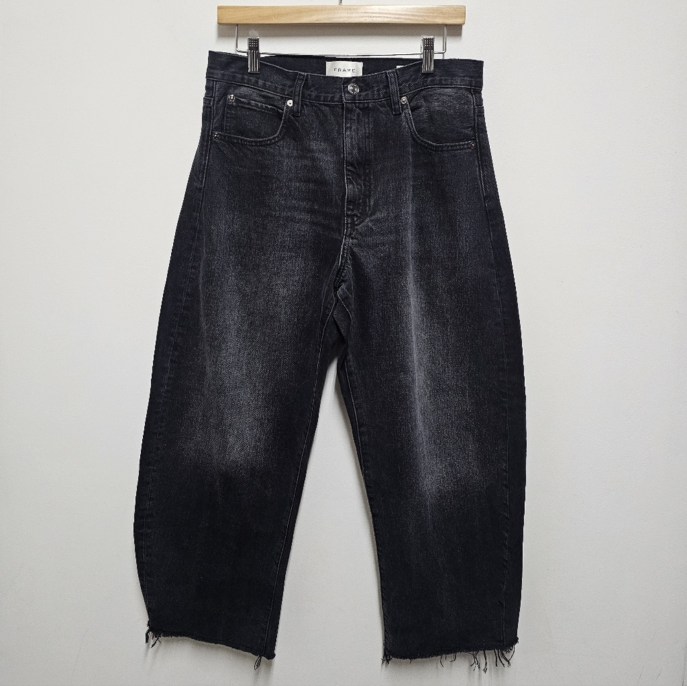 FRAME Bubble Crop jeans in black cotton with a raw-cut hem Size 28